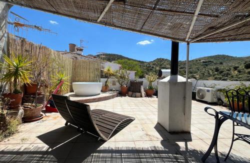 Casabermeja House | La Bermeja - Alojamiento completo, bañera exterior bajo las estrellas a 20 min Málaga