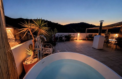 Casabermeja House | La Bermeja: Terrace with relaxing stargazer bath and stunning views