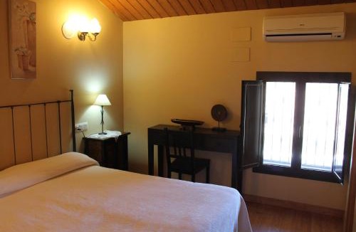 Valle de Yerri Hostel | La Bodega Del Camino aka Albergue On TheLe