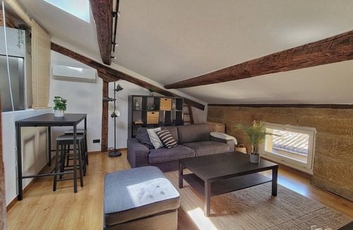 Haro Apartment | La Buhardilla del Centro Para Parejas