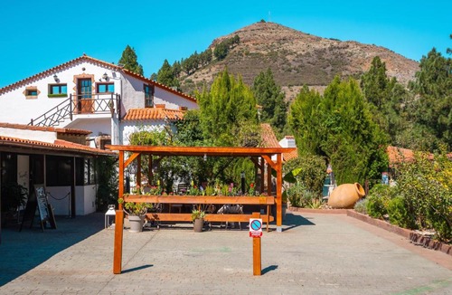 Cruz de Tejeda Hotel | La Buhardilla del Refugio - For hikers, senderistas