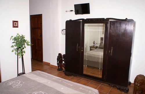 Murchas Bed & Breakfast | La Cañota Superior King Room Adults Only, bedroom and ensuite bathroom and WIFI