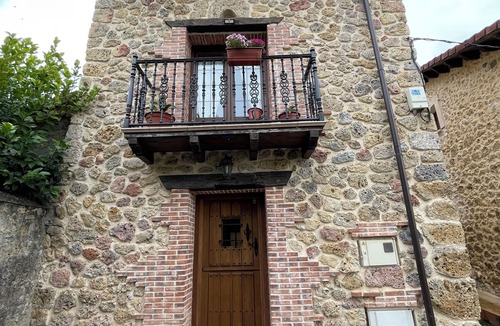 Valle de Mena House | La Casa de Fefita (Stone house in a privileged environment 35 km from Bilbao)