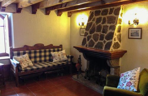 Hoyos del Espino House | La Casa del Abuelo