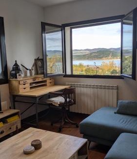 La Puebla de Castro Ski Chalet | La Casa del Lago con vistas a las Montañas