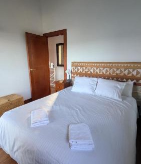 La Puebla de Castro Ski Chalet | La Casa del Lago con vistas a las Montañas
