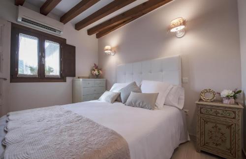 Jewish Quarter Apartment | La Casa del Tránsito - Living Toledo