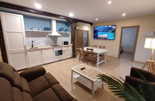 Lezana de Mena House | La casita de Mena