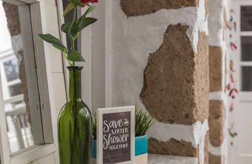 Las Brisas House | La Casona Roja - Wifi + Courtyard + Terrace