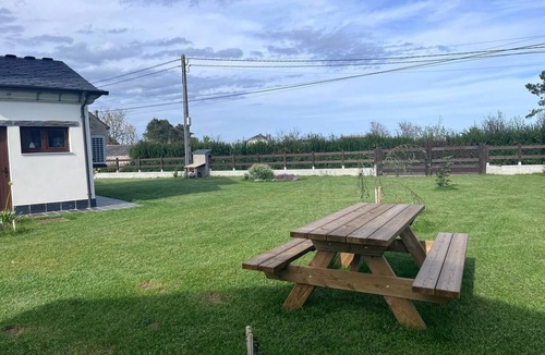 Campos y Salave Apartment | LA CURTIA DEL NETO; ideal for families, 1 km from the beach of Porcía, EL FRANCO