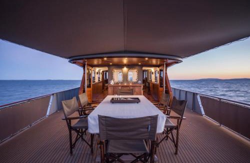 Sant Carles de la Rapita Boat Rental | La Fenice Yacht