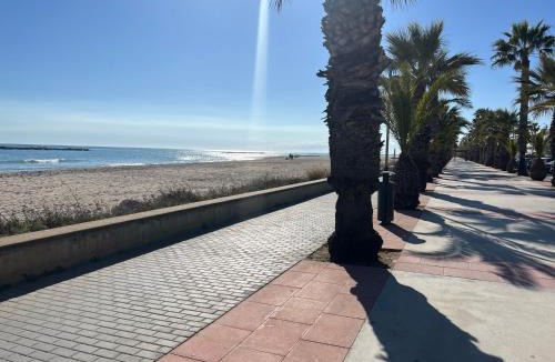 Cubelles House | La Mota Beach House with Pool & BBQ