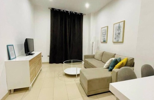 Granada City Center Apartment | La Perla Reyes Catolicos Living: Standard Apartment