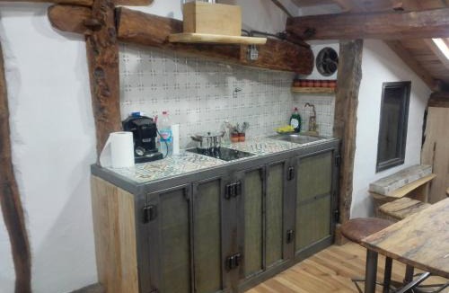 Atapuerca Hostel | La plazuela verde