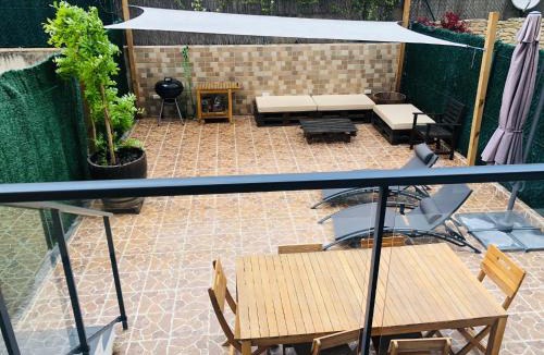 Viana House | La Puerta de Viana, con desayuno, piscina y posibilidad Visita a bodega!