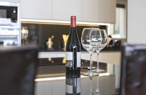 Old Town Apartment | La Rambla Penthouse - Holiday Apartment in Girona | Bravissimo