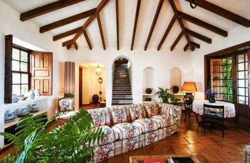 Frontera Bed & Breakfast | La Rayuela Suites Boutique