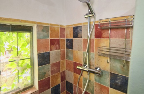 Arenas del Rey Bed & Breakfast | La Resinera Luxury Bedroom, the newspaper room.