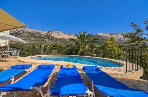 Jesus Pobre Villa | Ladera by Aguilarent