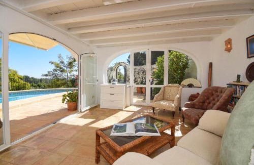 Jesus Pobre Villa | Ladera by Aguilarent