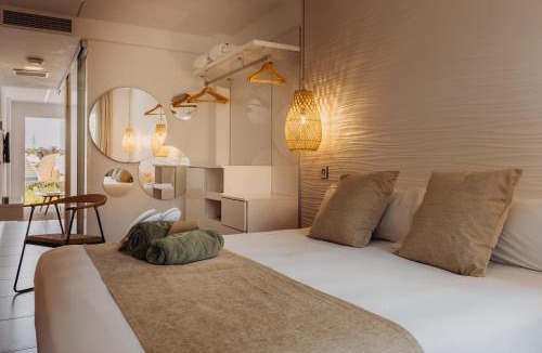 Cala'n Bosch Hotel | Lago Resort Menorca - Casas del Lago Adults Only