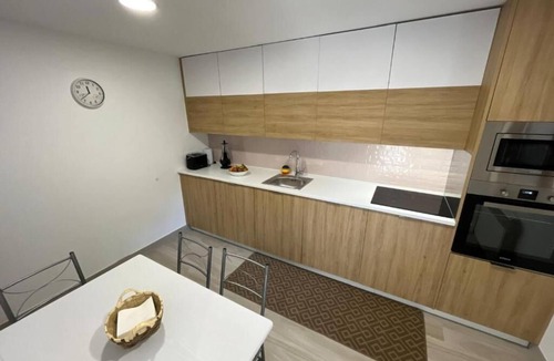 Toen Cottage | Lahoz House