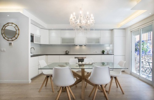 Barri Vell - Santa Creu Apartment | Large 4BR with AC Steps to the Beach