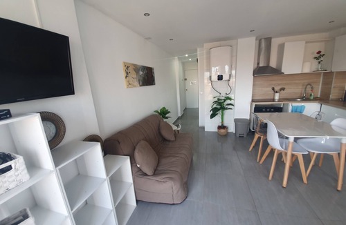 Empuriabrava Apartment | Large air-conditioned beachfront studio up to 4 people close to shops