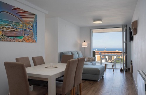 Calella de Palafrugell Apartment | Large apartment with sea views, pool and parking