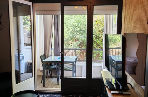 Amelie-les-Bains-Palalda Apartment | LARGE STUDIO - CLOSED LOGGIA - SHOWER - AIR CONDITIONING - BED 160 - RENOVATED