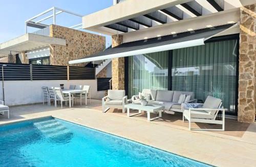 Torrevieja Villa | Large Villa with Private Pool and Sauna PMT37