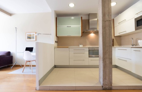 Logrono City Centre Apartment | "Las Columnas", modern center apartment 4 pax, parking.