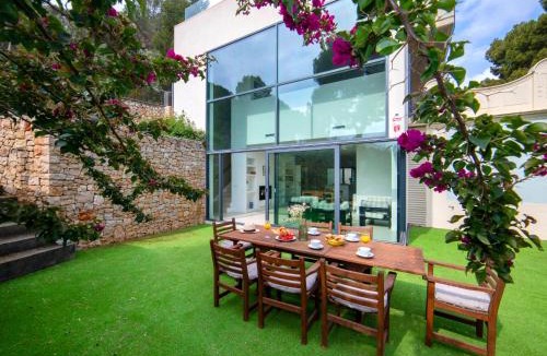 Jesus Pobre Villa | Les Rotes Boutique Home