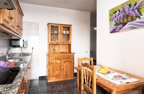 Callejones Apartment | Lightbooking Luymar 2 BR Villa de Mazo con piscina