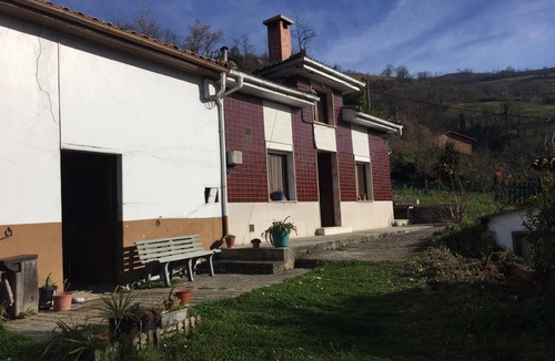 Salas Municipality House | Live Asturias in a village house, typical attic