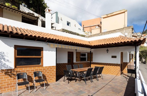 Santa Cruz de Tenerife Villa | LIVE MY PLACE CASA TATA
