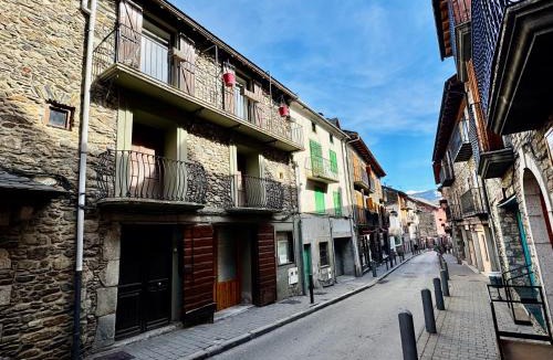 Ciudad Universitaria Apartment | Llivia centro historico
