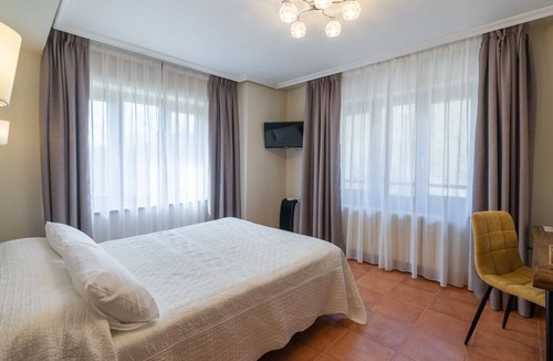 Arenas de Cabrales Hotel | Logis Hotel Restaurante La Casa de Juansabeli