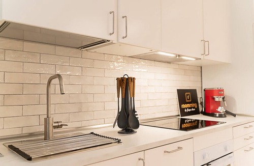 Cotos Bed & Breakfast | London: room with comfort, convenience and shared areas Chamartín - Mauricio Legendre