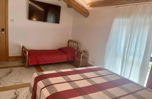 Sarinena House | Los Chicos de Lastanosa Hotel y Restaurante