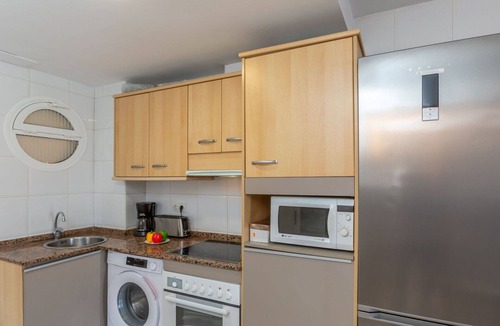 L'Hospitalet de l'Infant Apartment | Lovely apartment for 5 people with pool, A/C, TV, balcony and pets allowed