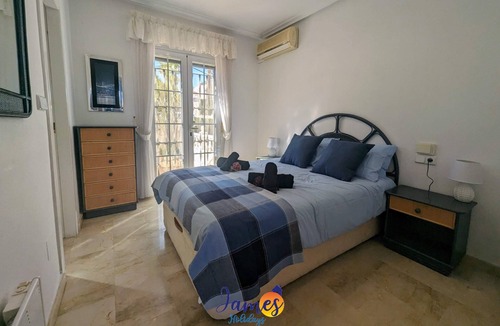Villamartin Apartment | Lovely 2 bed Apt with Com Pool in Villamartin VM45