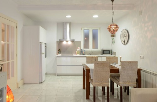 Eixample Apartment | Lovely Apartment In Girona City Centre 10 Minutes Walk To The Old Town