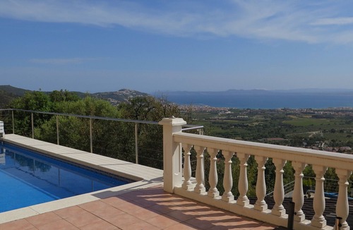 El Mas Fumats Apartment | lovely apartment with private swimmingpool and stunning views