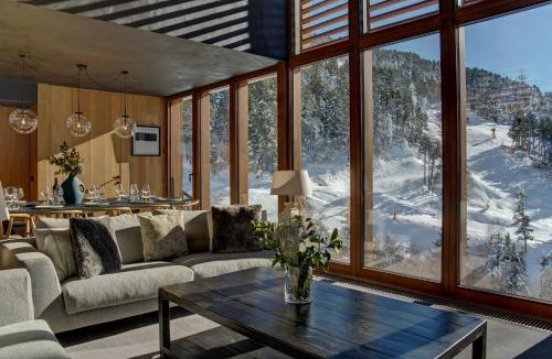 Baqueira House | Luderna - Casa con jardín Pleta Arriu. ENZA