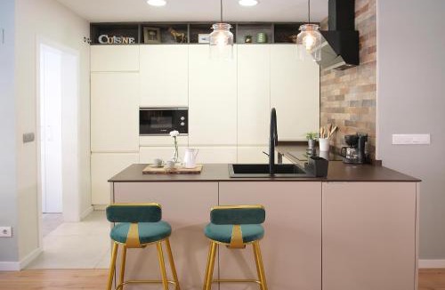 Nou Moles Apartment | Lujoso Hogar cerca del Casco Antiguo de la ciudad