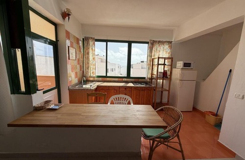 Tamaduste Apartment | Luminoso ático loft con terraza junto a la playa