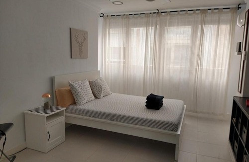 Torremolinos City Centre Apartment | Luminoso y moderno Estudio Plaza Andalucía