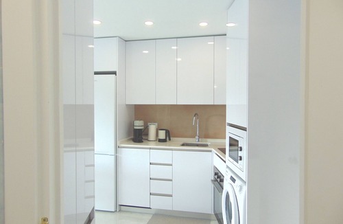 Benalmadena Costa Apartment | LUX. Frontbeach, 5 POOLS. Terrace, TV 65'-2 B.C. 4 ppl. WIFI. Netflix.