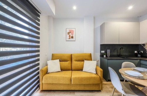 Las Acacias Apartment | Luxe Apartments Madrid Rio by Rentitup
